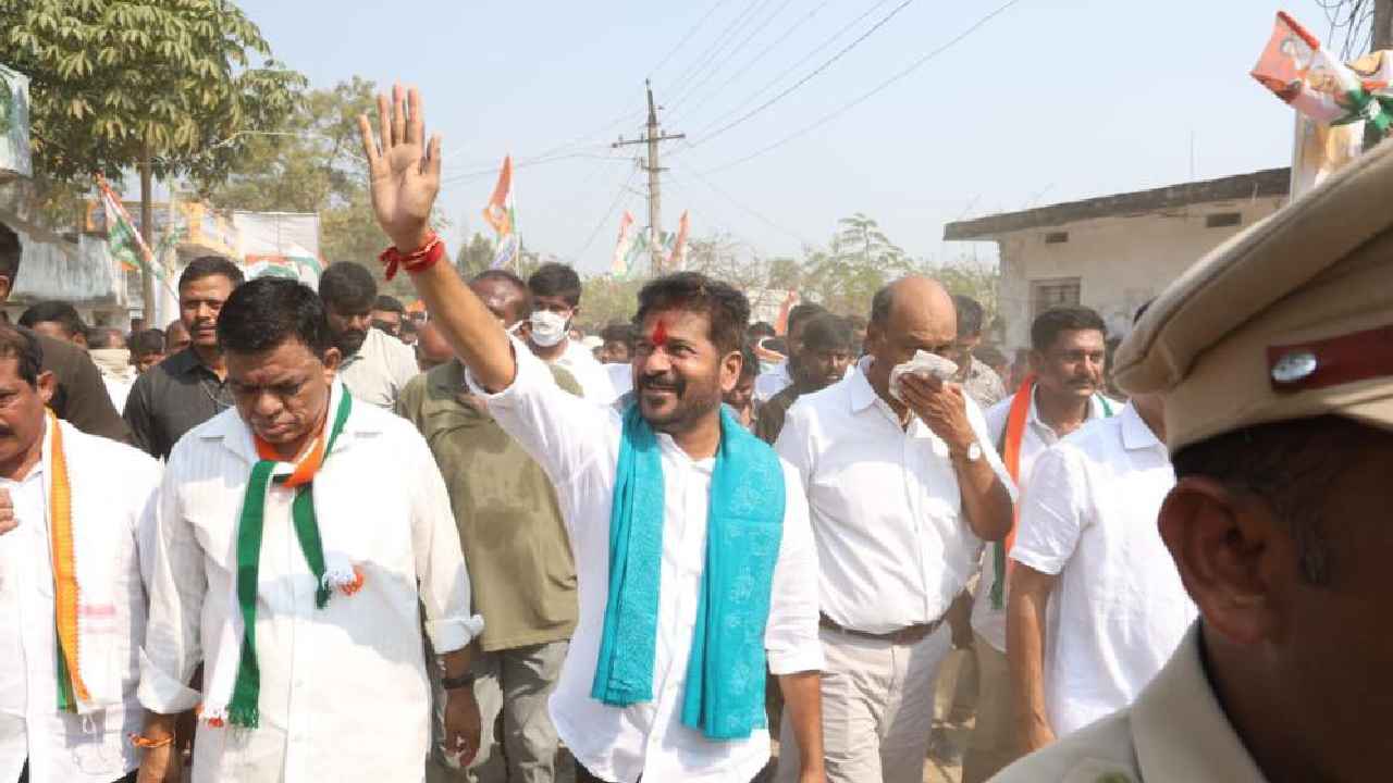 Revanth Reddy : వచ్చేది కాంగ్రెస్ ప్రభుత్వమే, అటవీ హక్కుల చట్టం ప్రకారం పట్టాలిస్తాం-రేవంత్ రెడ్డి