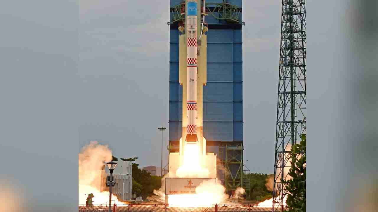 SSLV-D2 Mission Successful: ప్రయోగం విజయవంతం.. నింగిలోకి దూసుకెళ్లిన ఎస్‌ఎస్‌ఎల్‌వీ-డీ2