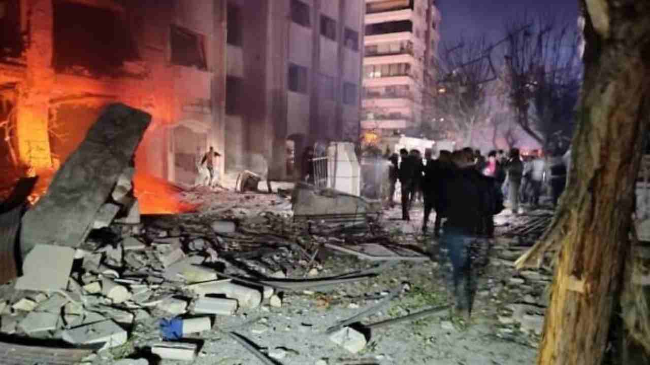 Israeli Missile Strikes Damascus: సిరియా రాజధానిపై ఇజ్రాయెల్ క్షిపణి దాడి.. 15మంది మృతి