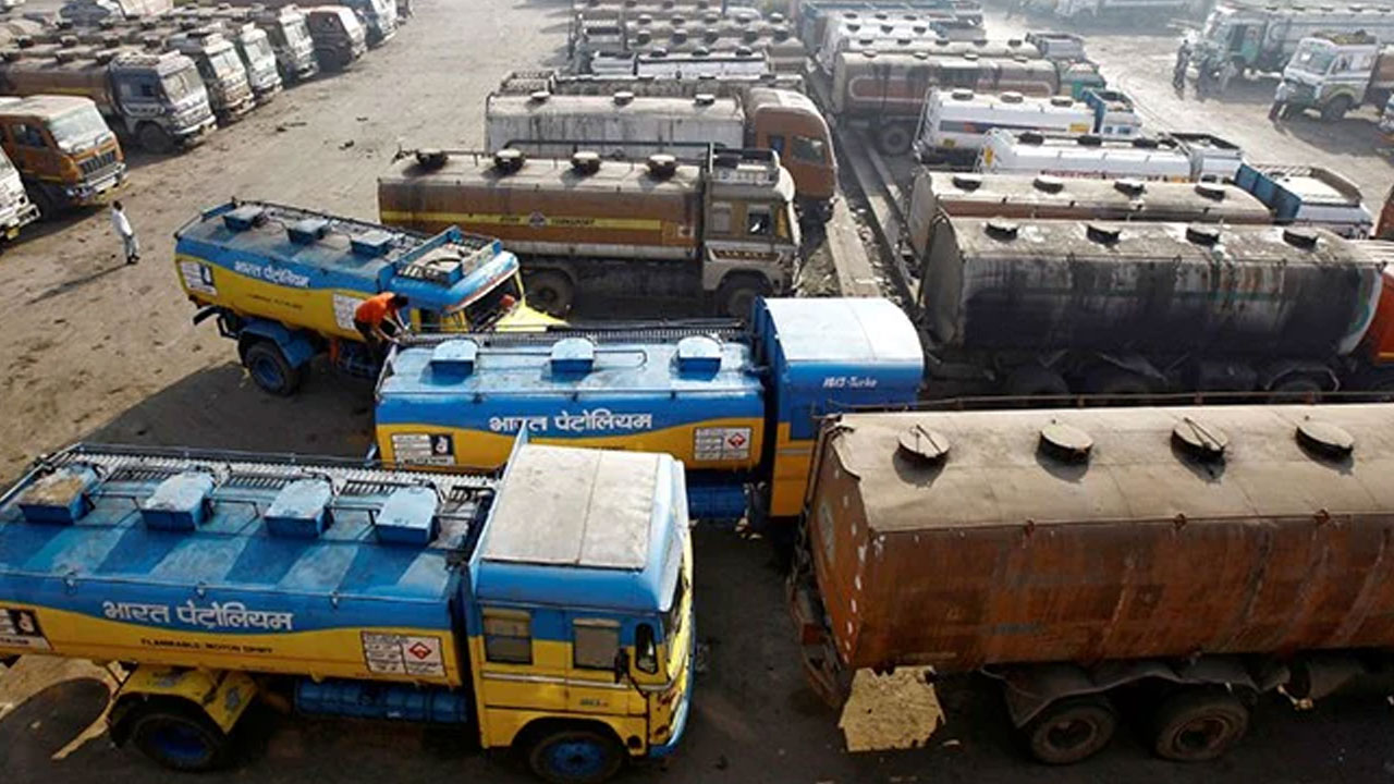 Russian Oil: తోక ముడిచిన అమెరికా.. రష్యా నుంచి ఇండియా చమురు కొనడంపై అభ్యంతరం లేదట