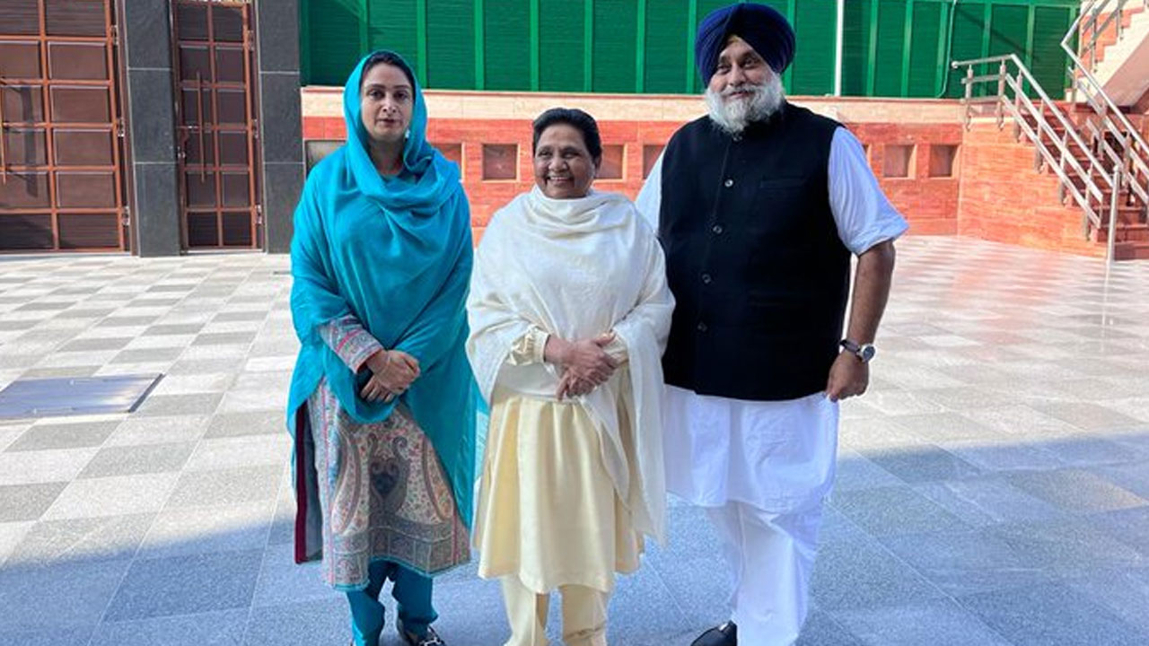Akali-BSP: లోక్‭సభ ఎన్నికల్లోనూ అకాలీ-బీఎస్పీ కలిసే పోటి.. మాయావతిని కలిసి పొత్తును పొడగించిన సుఖ్బీర్