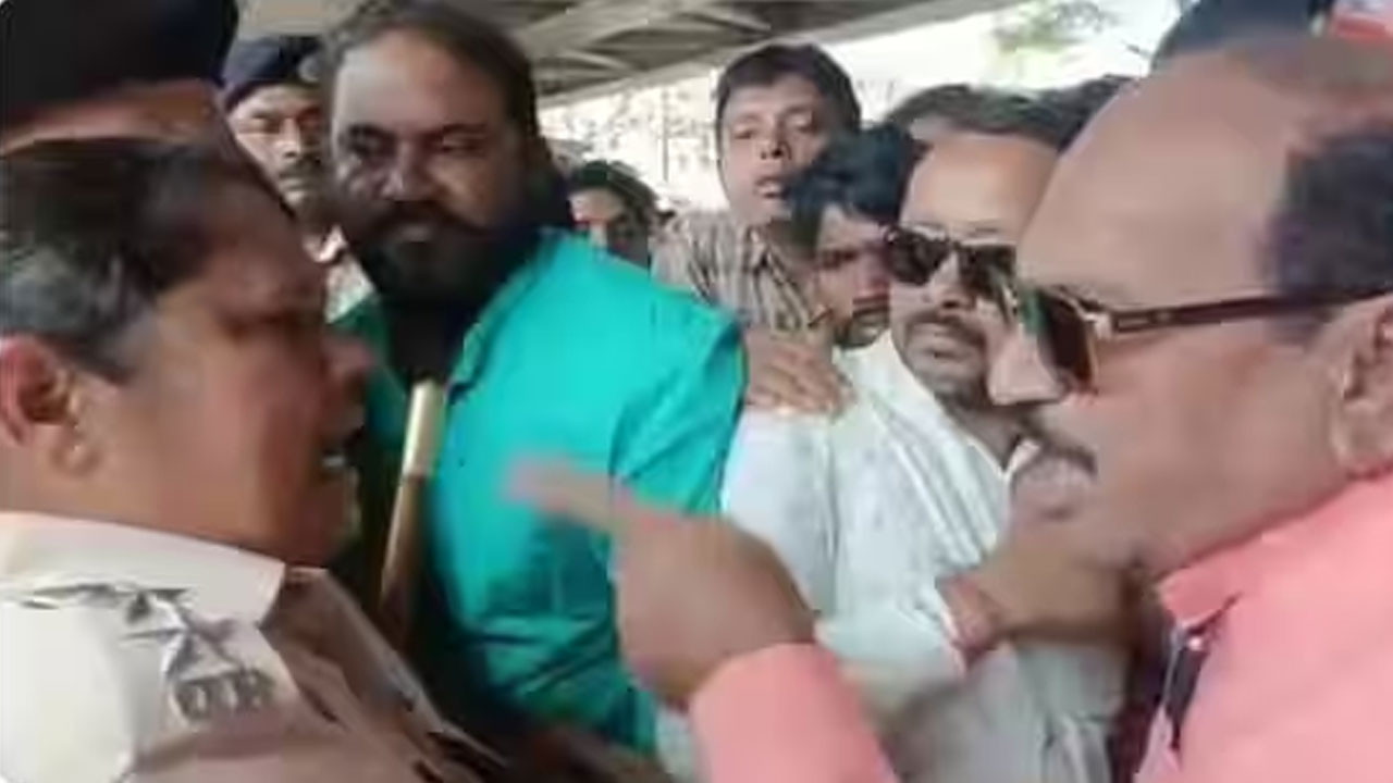 Odisha: మహిళా ఇన్‭స్పెక్టర్‭పై చెప్పుతో దాడి.. బీజేపీ సీనియర్ నేతపై కేసు నమోదు