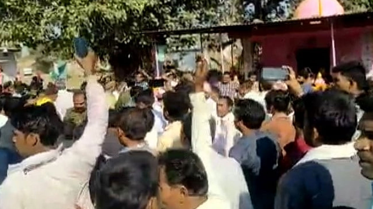 Madhya Pradesh: శివరాత్రి వేడుకలో కుల కులాల మధ్య గొడవలు.. 14 మంది తీవ్ర గాయాలు