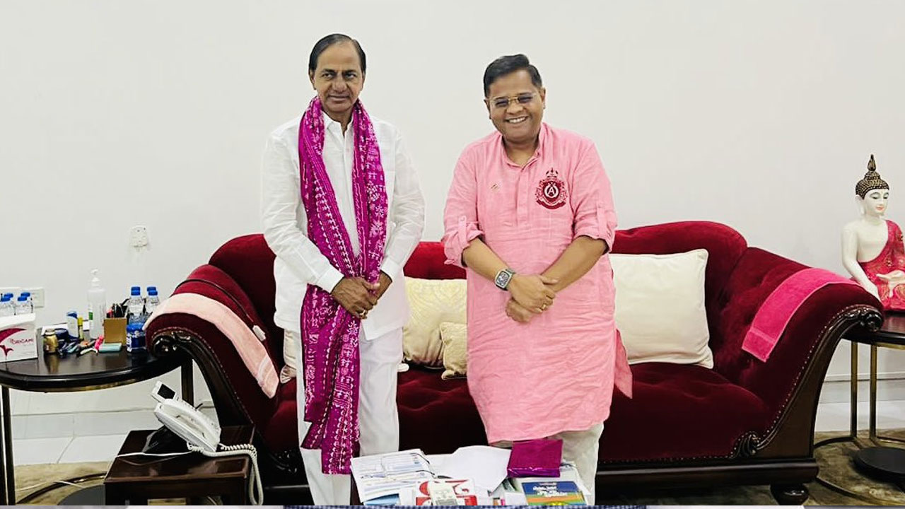 BRS: తెలంగాణ దాటి విస్తరిస్తున్న బీఆర్ఎస్.. ఛత్తీస్‭గఢ్‭లో ‘చెయ్యి’ అందిచనున్న కీలక నేత!