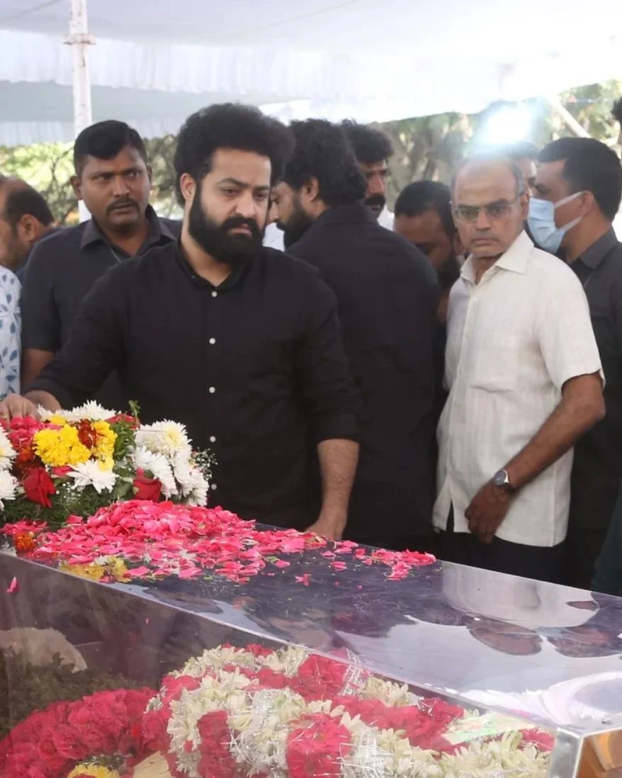 celebrities last rites to Tarakaratna photos