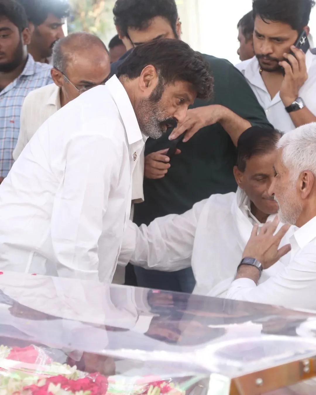 celebrities last rites to Tarakaratna photos