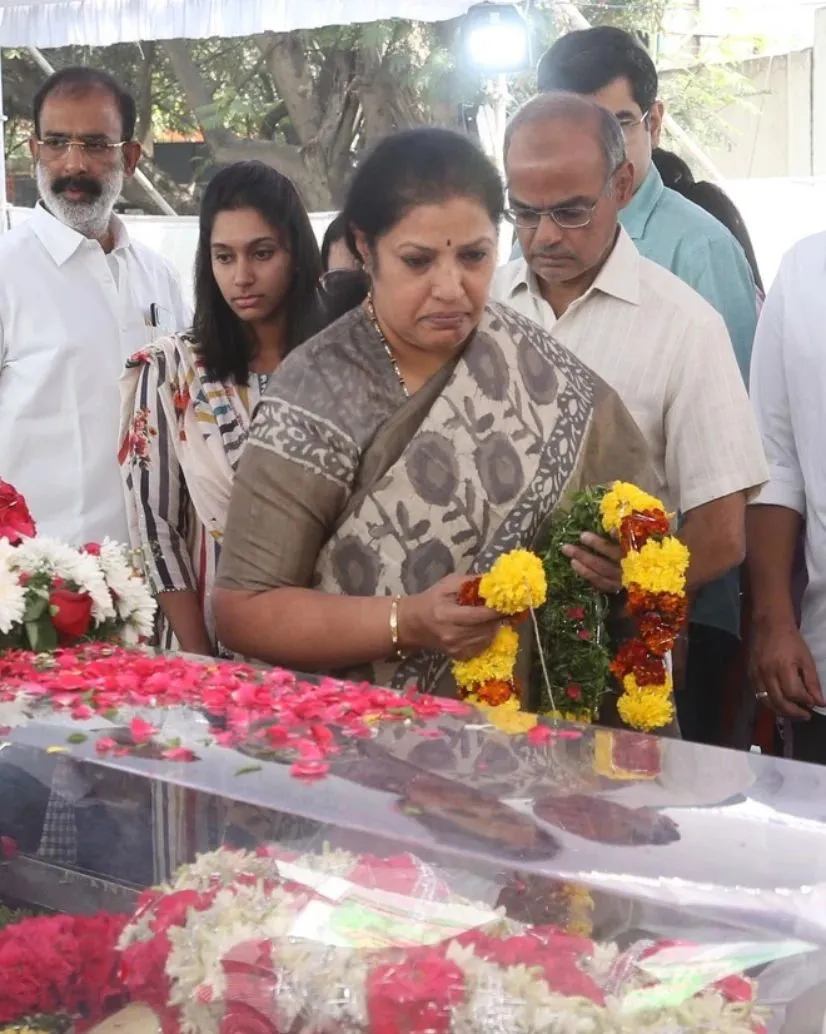 celebrities last rites to Tarakaratna photos
