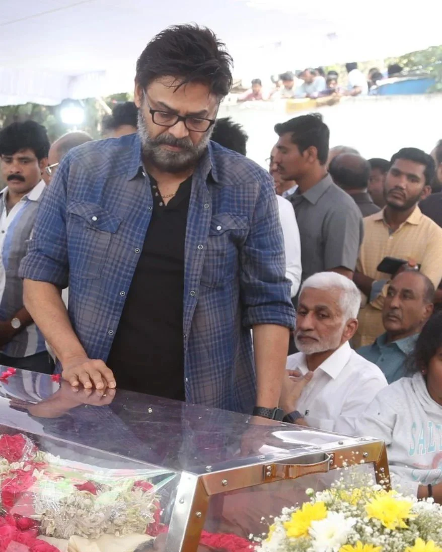 celebrities last rites to Tarakaratna photos