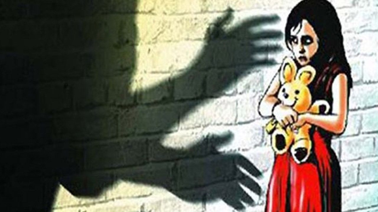 Girl Raped : ఢిల్లీలో మూడేళ్ల చిన్నారిపై సామూహిక అత్యాచారం