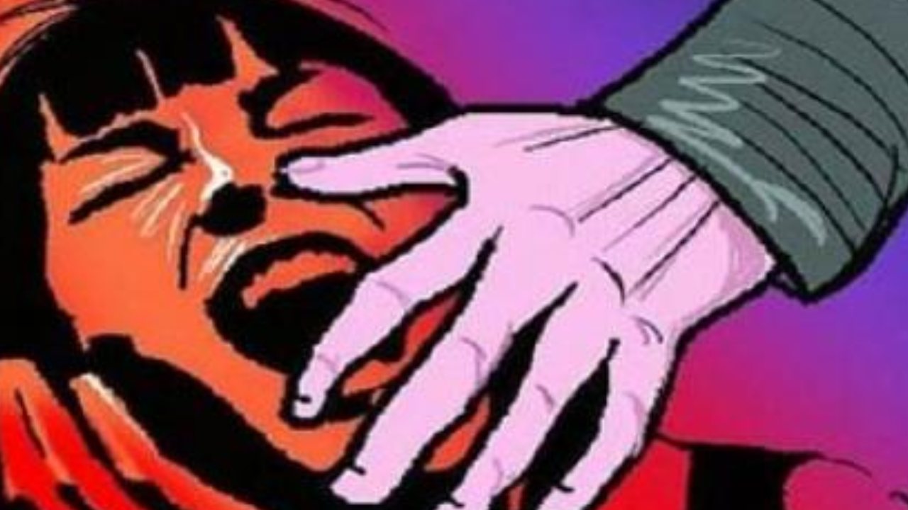 Girl Gang-Raped : అంబేద్కర్ కోనసీమ జిల్లాలో దారుణం.. మంచి నీళ్ల కోసం వెళ్లిన బాలికపై గ్యాంగ్ రేప్