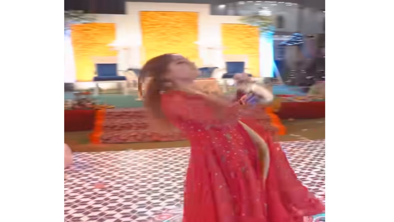 Viral Video: ఇండియన్ సినిమా పాటకు డ్యాన్స్ చేసి సోషల్ మీడియా స్టార్ అయిన మరో పాక్ అమ్మాయి 