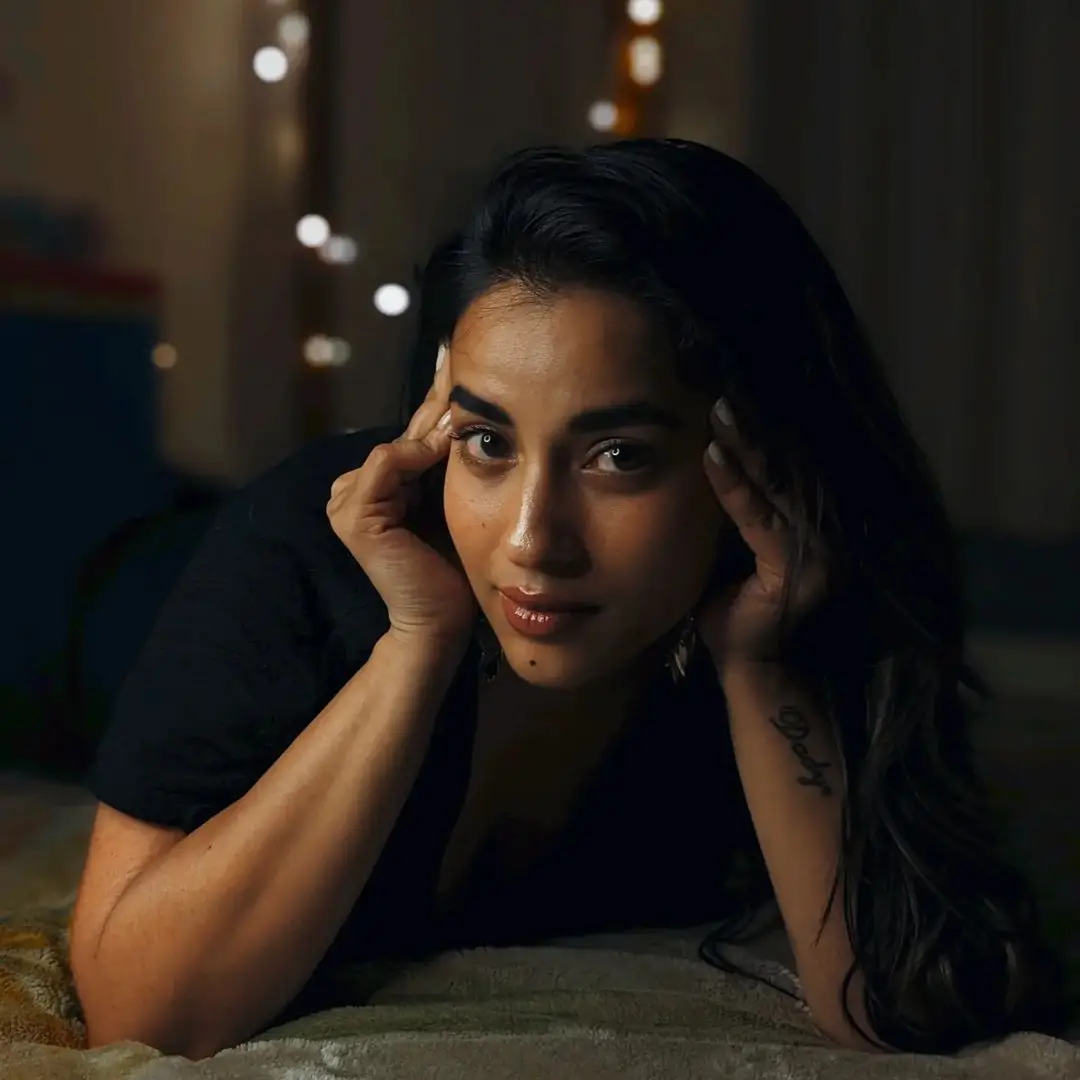 Komalee prasad posted photos in black dress with Mesmerizing Looks