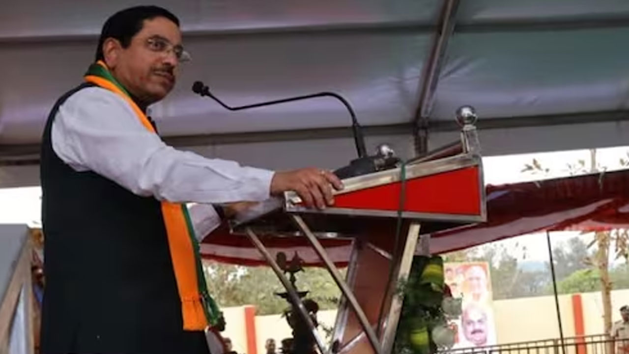 Pralhad Joshi: కాంగ్రెస్ పార్టీ కరెంట్ ఇవ్వలేదు. అందుకే జనాభా పెరిగింది.. కేంద్ర మంత్రి సంచలన వ్యాఖ్యలు