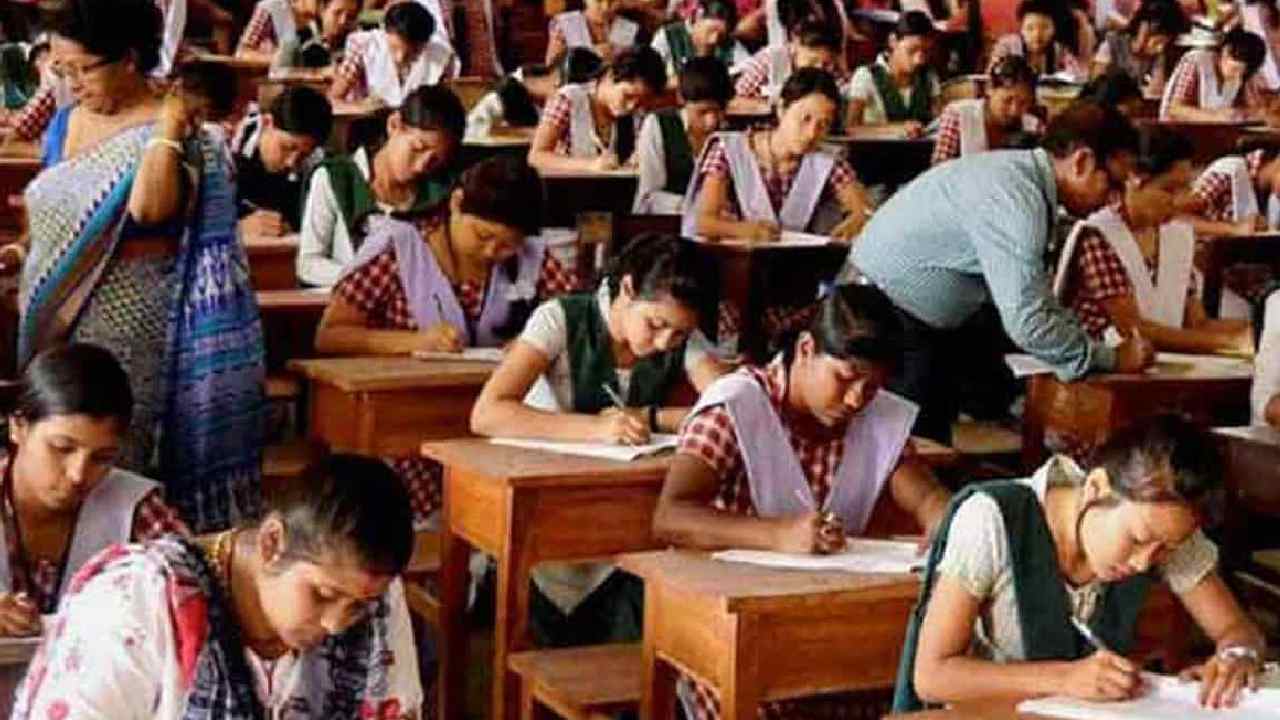 AP 10th Exams: ఏపీలో పదో తరగతి పరీక్షలకు ఏర్పాట్లు.. హాజరుకానున్న 6.5 లక్షల మంది
