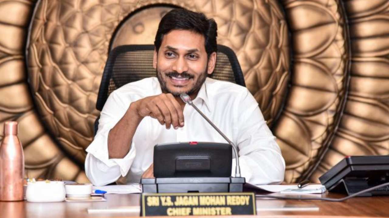 CM YS Jagan: పిల్లలకు మంచి మేనమామలా.. గోరుముద్దలో రాగిజావను ప్రారంభించిన సీఎం జగన్..
