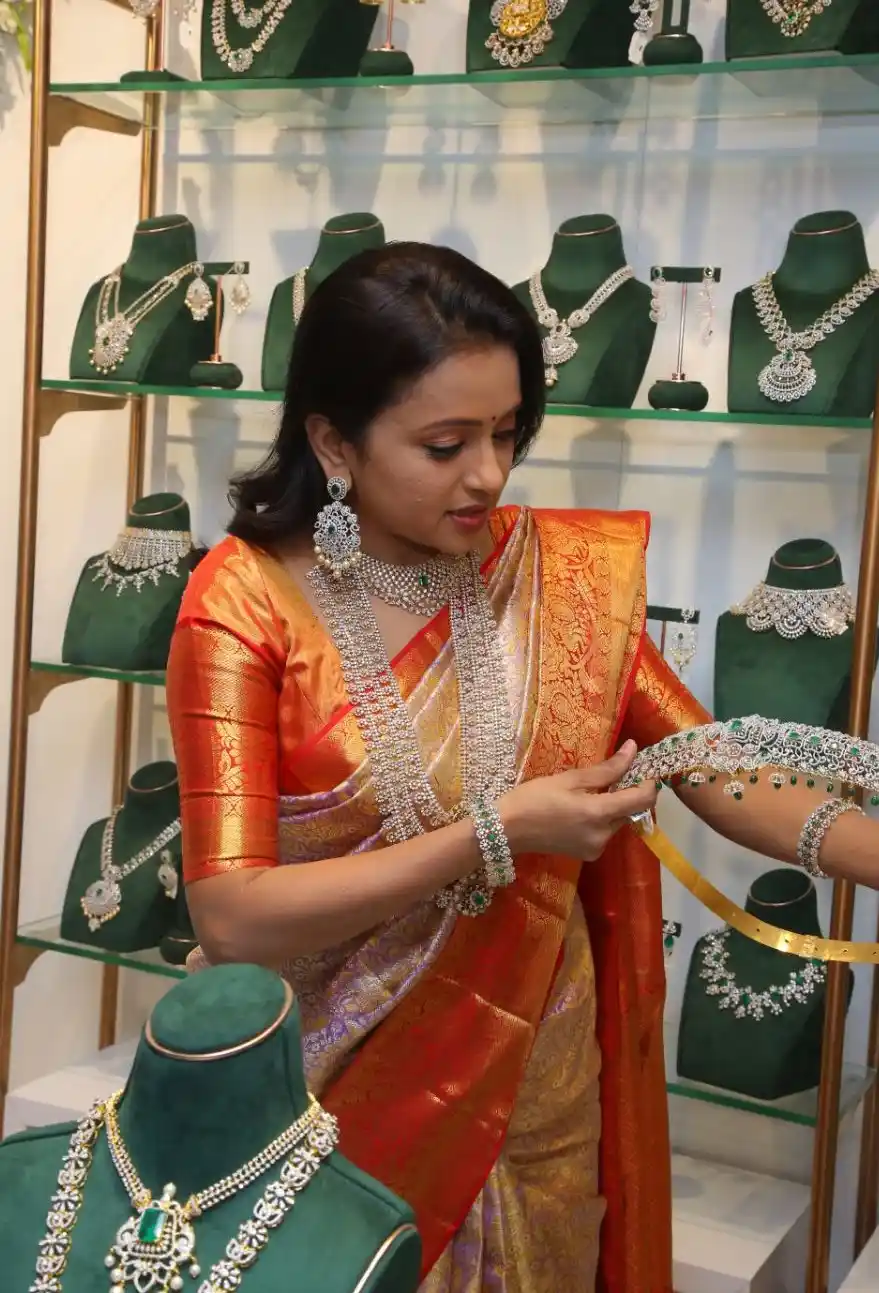 Anchor Suma launch a jewellery shop opening