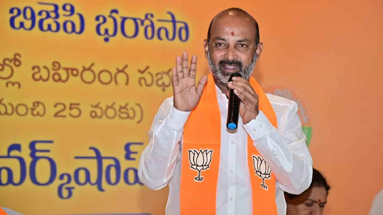 Bandi Sanjay: టీఎస్‌పీఎస్‌సీ పేపర్ లీక్ కేసు.. సిట్ కస్టడీకి నలుగురు నిందితులు.. సిట్ ముందుకు బండి సంజయ్ లీగల్ టీం