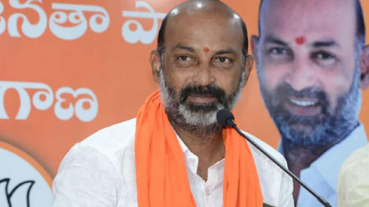 Bandi Sanjay : లీగల్ నోటీసులపై న్యాయ పోరాటం చేస్తాం, క్షమాపణ చెప్పే ప్రసక్తే లేదు : బండి సంజయ్