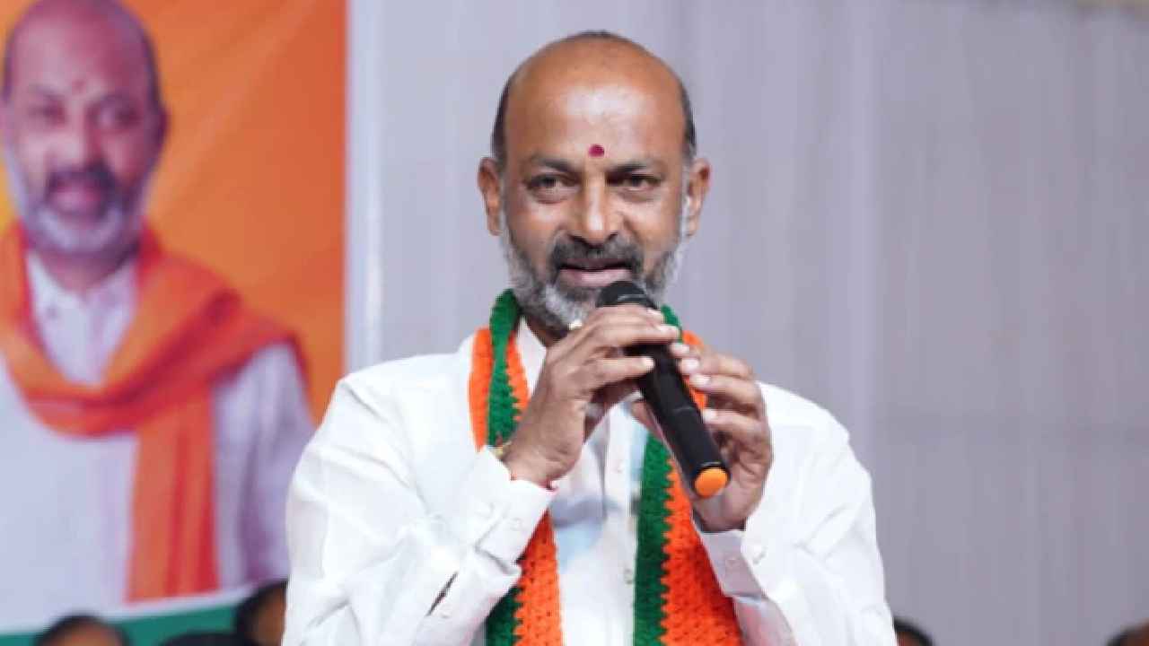 Bandi Sanjay: అందుకే ప్రశ్నపత్రాల లీకేజీలు.. ఇప్పుడు టెన్త్ విద్యార్థుల్లో ఒత్తిడి, గందరగోళం: బండి సంజయ్