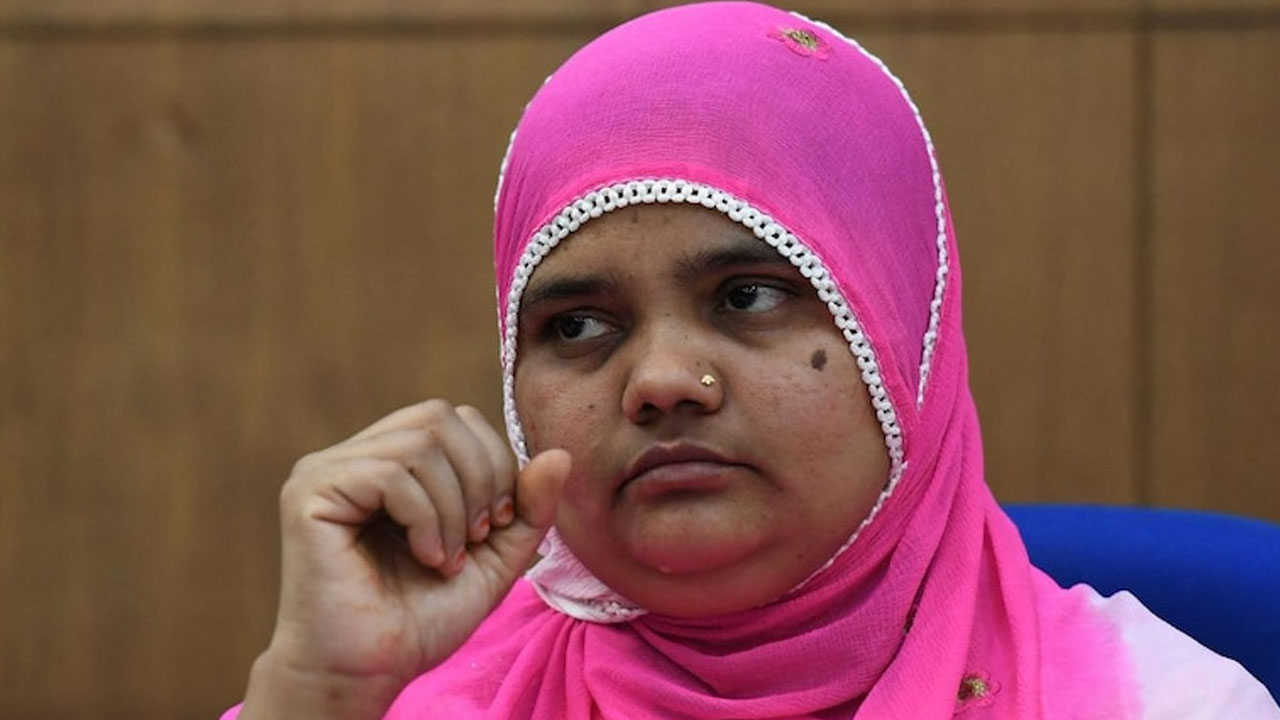 Bilkis Bano case: బిల్కిస్ బానో కేసులో దోషుల ముందస్తు విడుదలపై సుప్రీం సంచలన నిర్ణయం