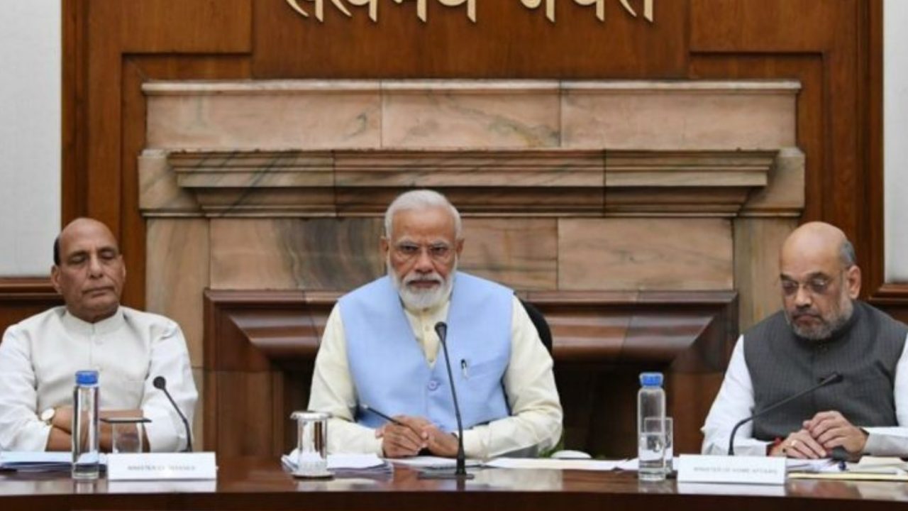 Central Cabinet : కేంద్ర కేబినెట్ కీలక నిర్ణయాలు.. సెంట్రల్ గవర్నమెంట్ ఉద్యోగులకు డీఏ పెంపు