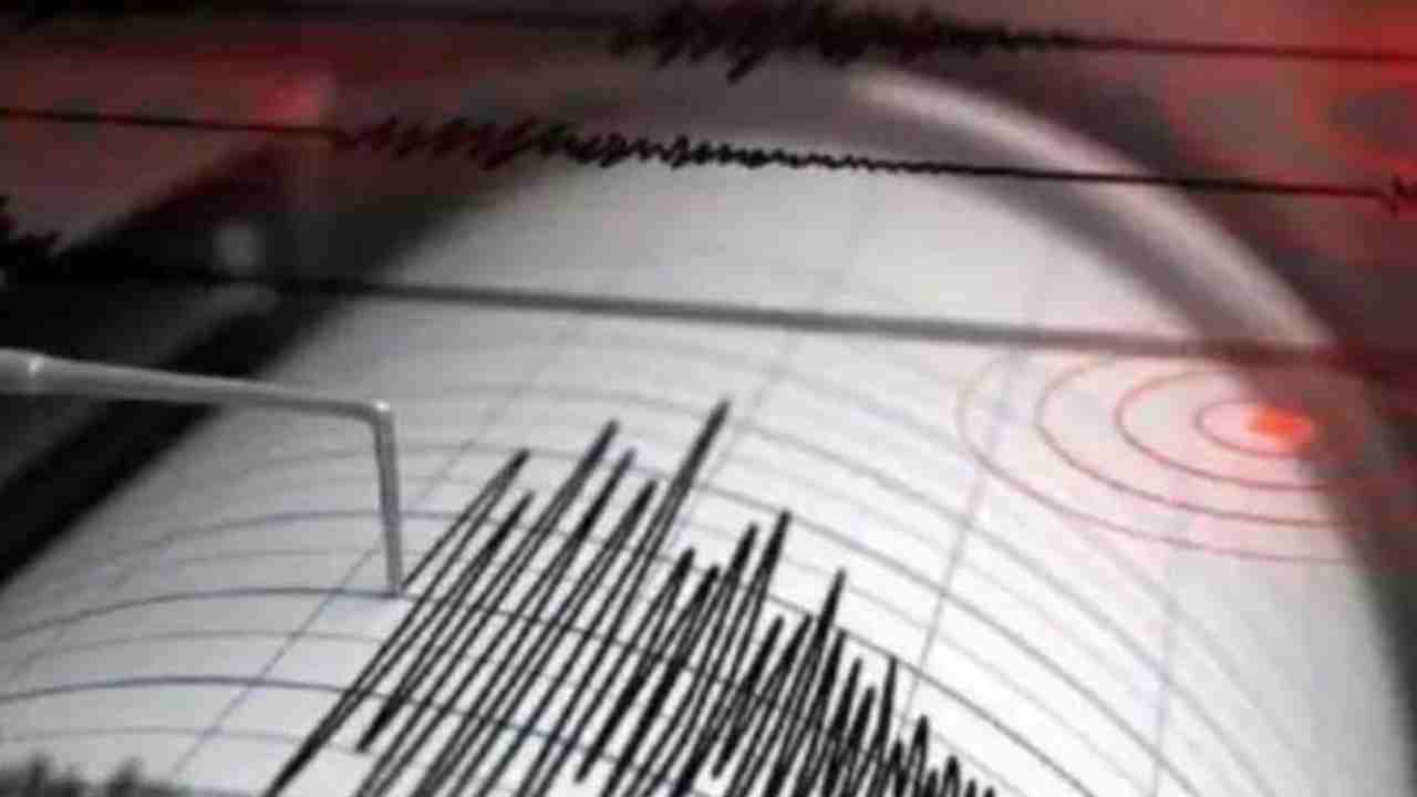 Earthquake In Kurnool: కర్నూలు జిల్లాలో భూ ప్రకంపనలు.. భయంతో తెల్లవార్లు రోడ్లపైనే ప్రజల జాగరణ