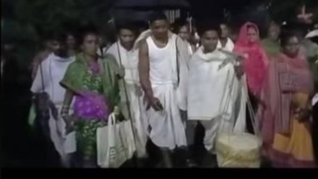 Odisha : వధువు కోసం పాదయాత్ర .. కార్లున్నా రాత్రంతా 28 కిలోమీటర్లు నడిచి వెళ్లి మూడుముళ్లు వేసిన వరుడు