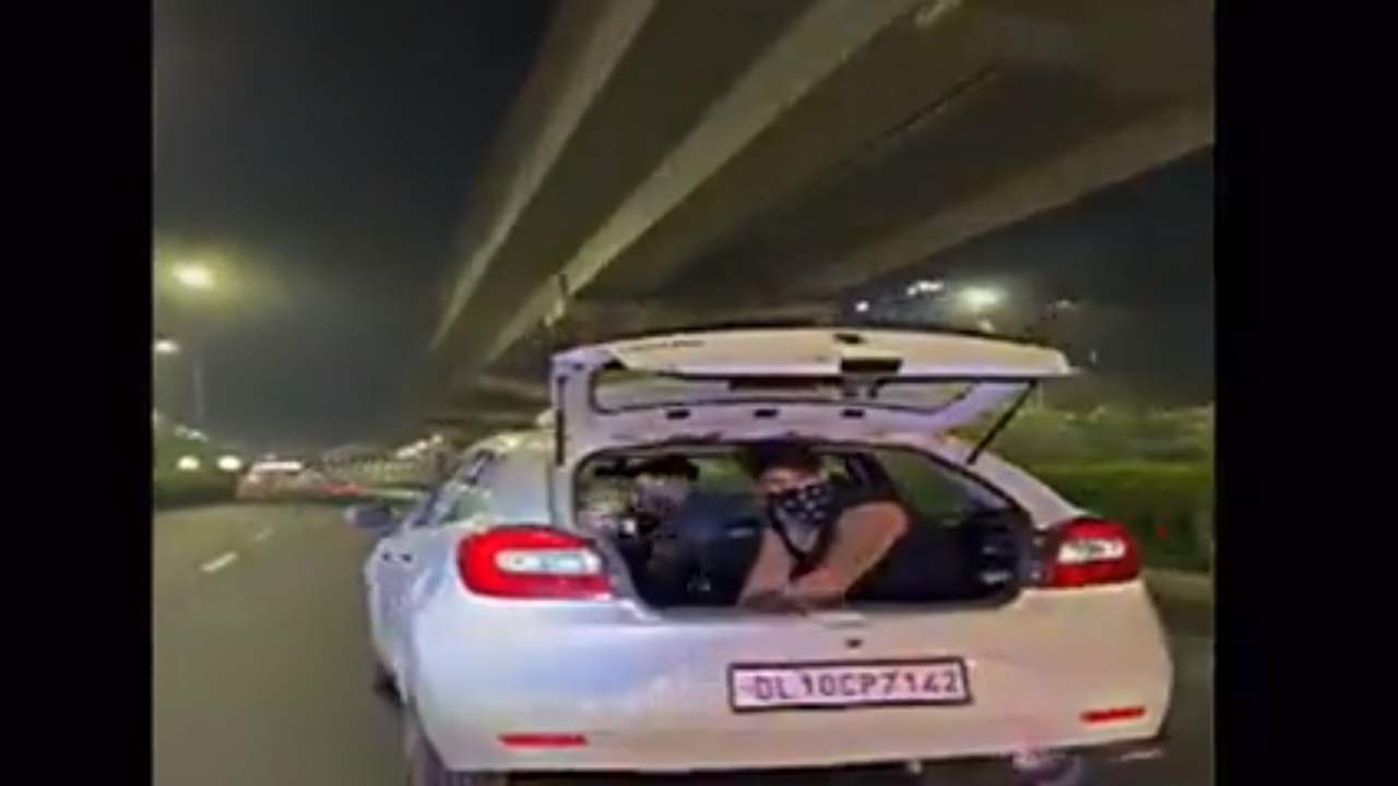 Haryana: కారులోంచి నోట్లు విసిరేసిన యజమానులు.. కేసు నమోదు చేసిన పోలీసులు