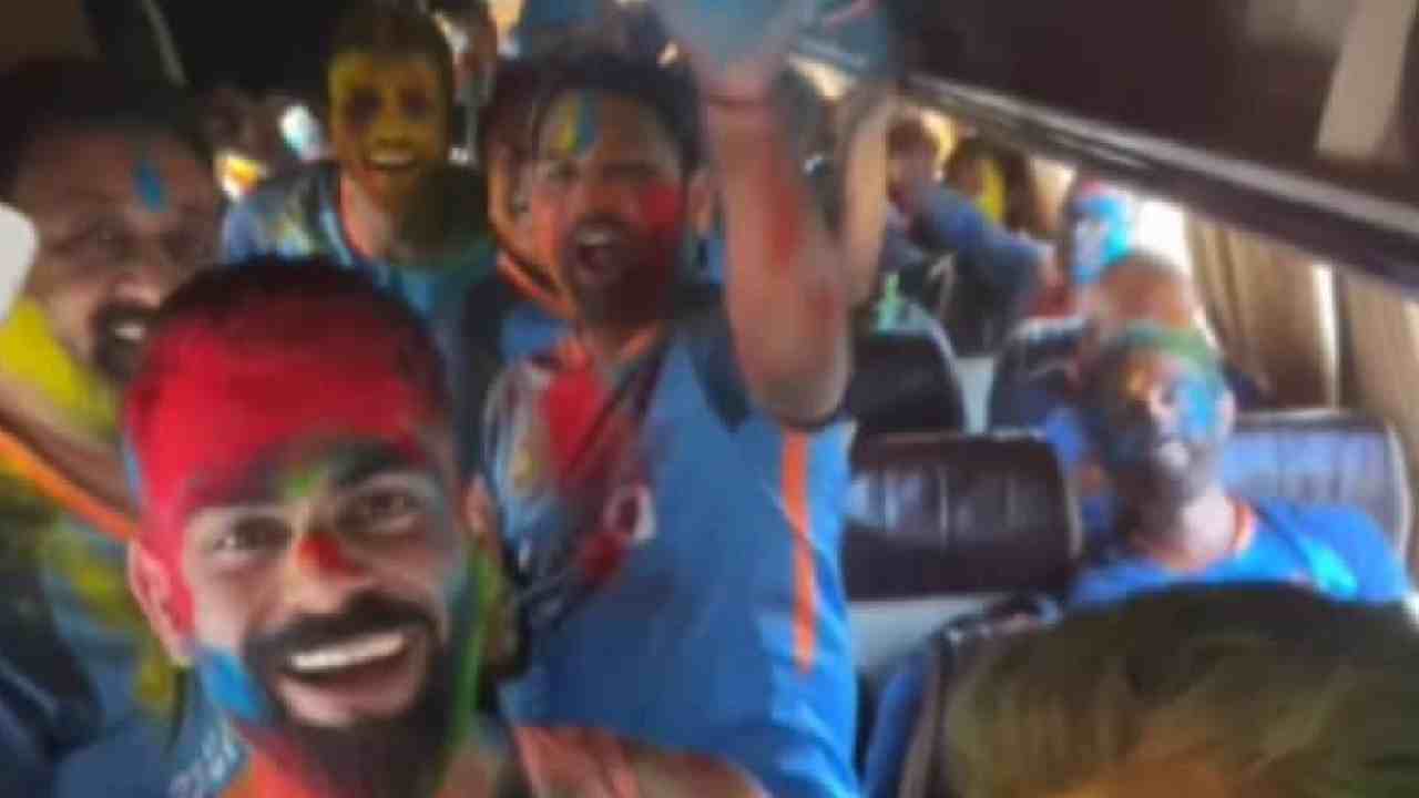 IND vs AUS: బస్సులో క్రికెటర్ల హోలీ.. కోహ్లీ, రోహిత్ అల్లరి.. వీడియో షేర్ చేసిన శుభ్‌మన్‌గిల్