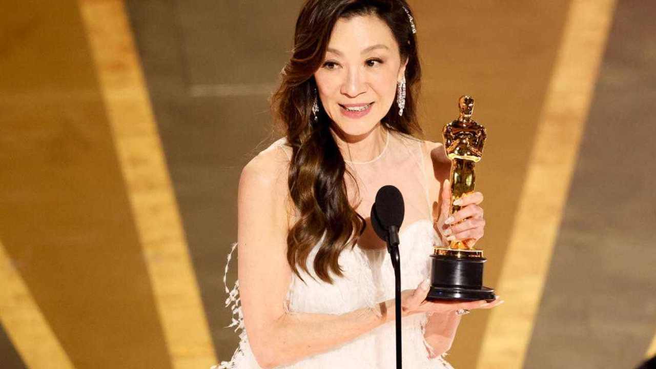 Michelle Yeoh : ఆస్కార్ అవార్డు అందుకున్న మొదటి ఆసియన్ మహిళగా చరిత్ర సృష్టించిన Michelle Yeoh
