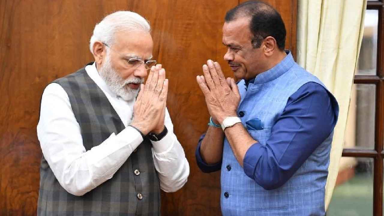 MP Komatireddy Venkat Reddy : ప్రధాని మోదీని కలిసిన ఎంపీ కోమటిరెడ్డి, భువనగిరికి బ్లాక్ లెవెల్ క్లస్టర్ మంజూరు చేయాలని విజ్ఞప్తి