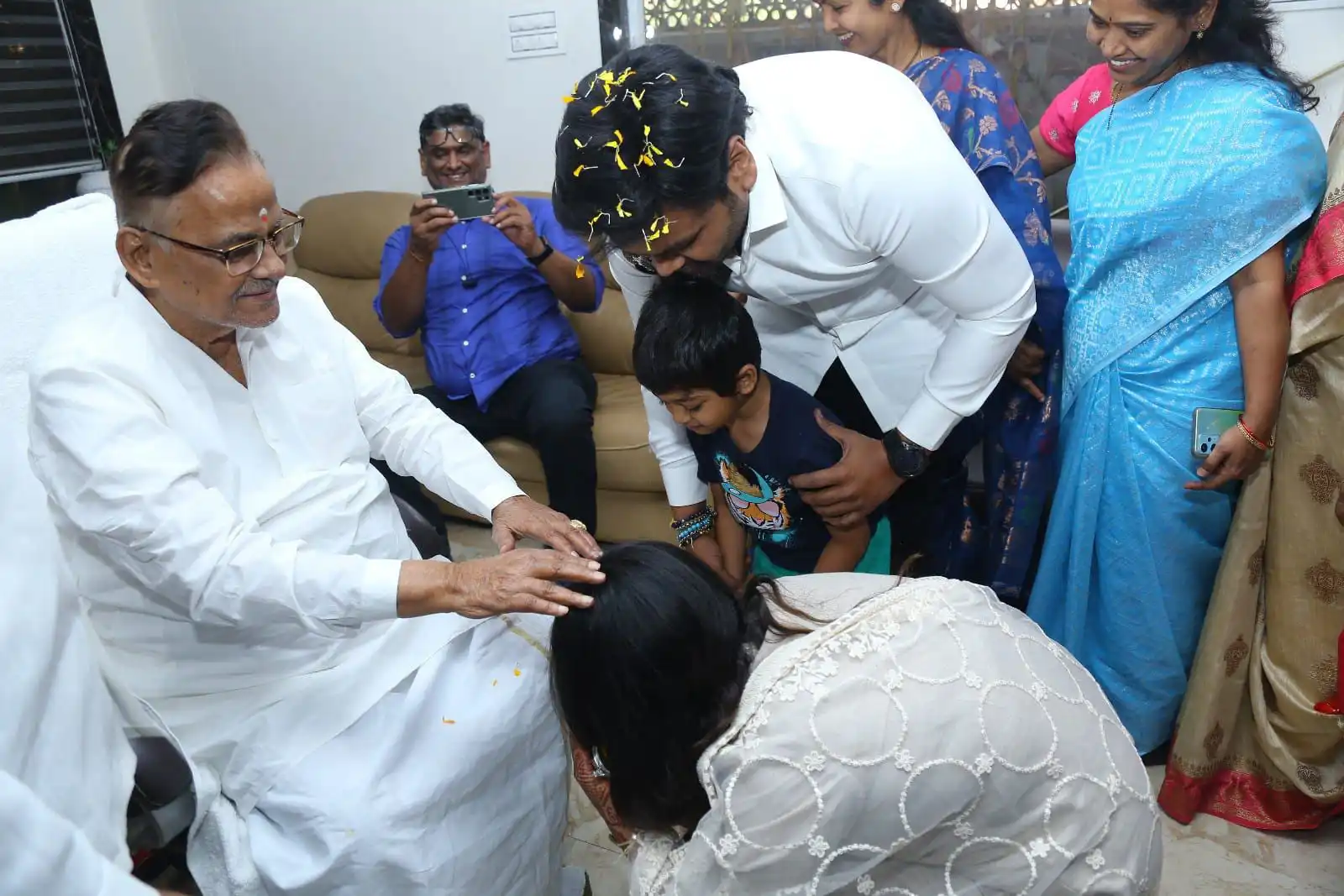 Manchu Manoj and Bhuma mounika going to allagadda