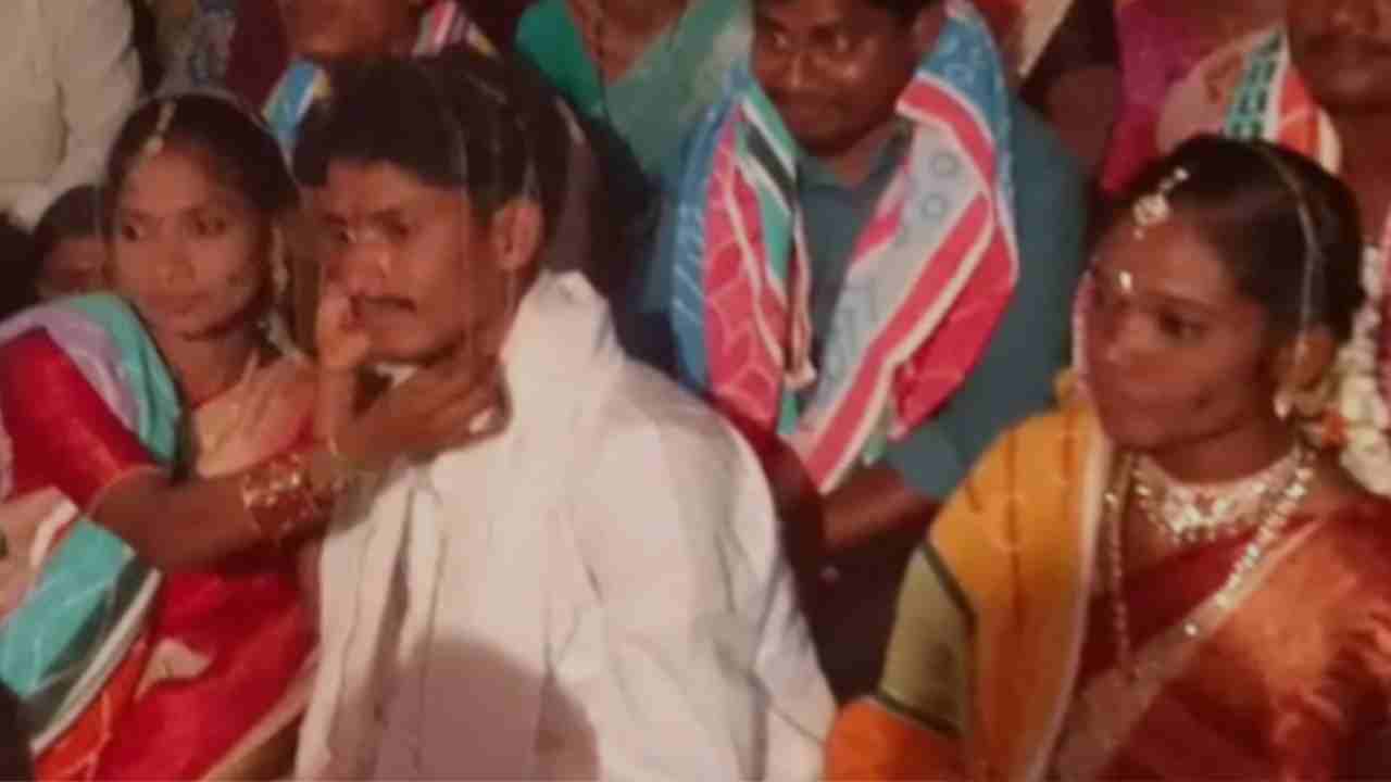 Bhadradri Kothagudem: ఇద్దరమ్మాయిలతో.. ఇద్దర్ని ఒకే ముహూర్తంలో పెళ్లాడిన యువకుడు ..