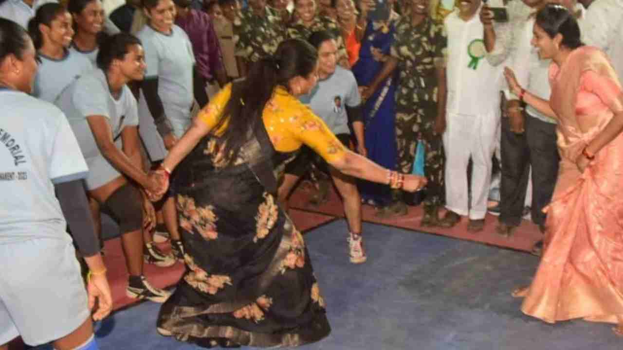 Minister Roja: కబడ్డీ ఆడి సందడి చేసిన మంత్రి రోజా.. ఫొటోలు