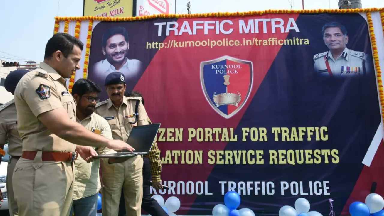 Traffic control in Kurnool: కర్నూలులో ట్రాఫిక్ నియంత్రణ కోసం వినూత్న కార్యక్రమం