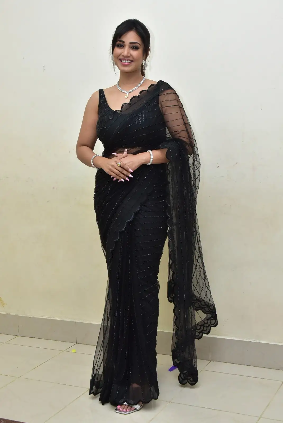 Nivetha pethuraj shines in Black Saree at Das Ka Dhamki Pre Release Event