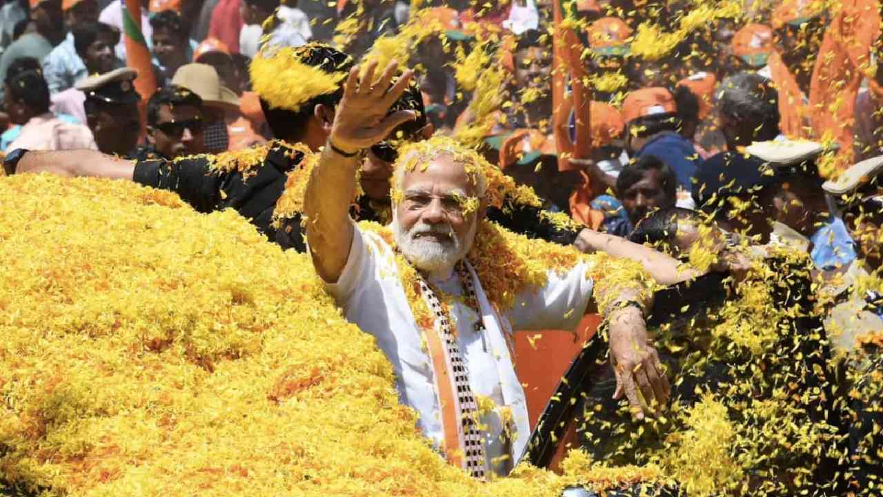 PM Modi: మోదీ పర్యటనలో భద్రతాలోపం.. కాన్వాయ్‌వైపు దూసుకొచ్చిన వ్యక్తి.. వైరల్ వీడియో