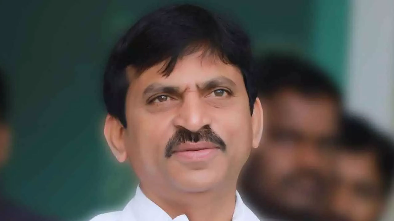 ఖమ్మంలో మంత్రి పొంగులేటి శ్రీనివాస్ రెడ్డి నిజ స్వరూపం అంటూ లేఖలు కలకలం