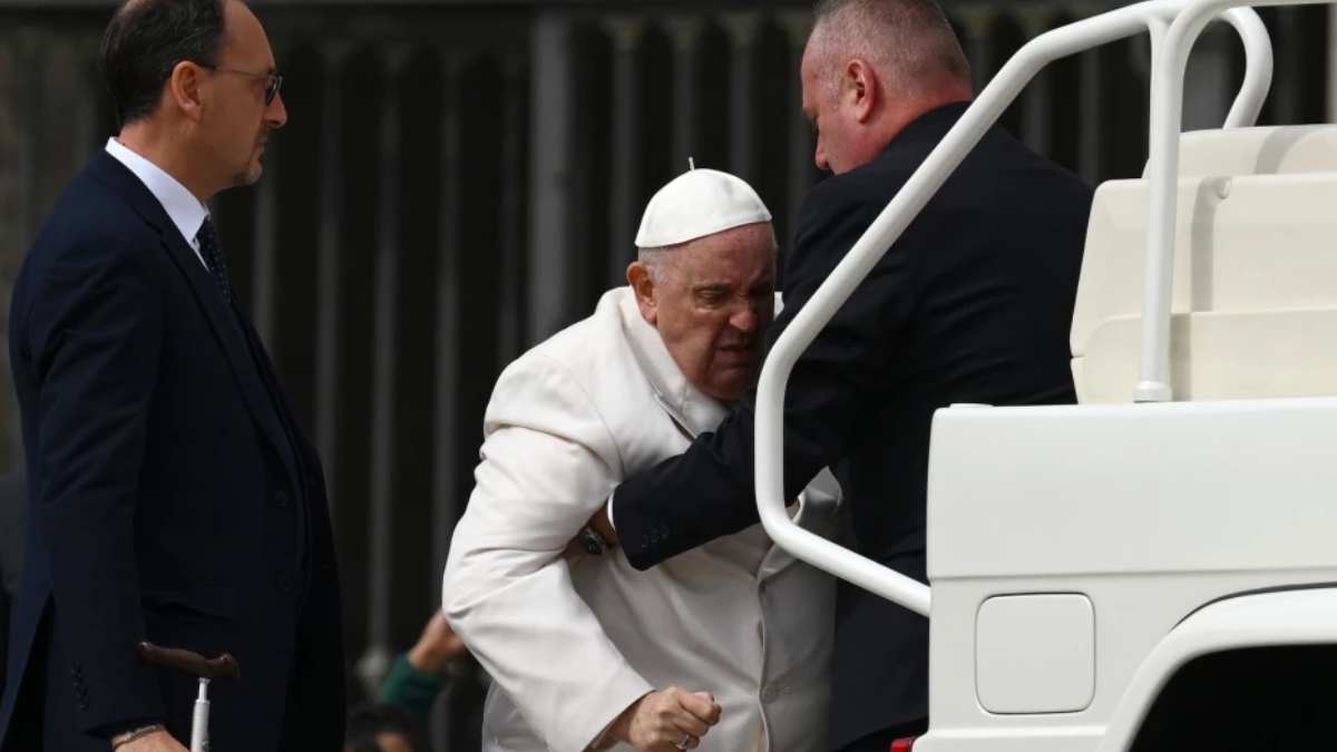 Pope Francis: తీవ్ర అస్వస్థతతో ఆస్పత్రిలో చేరిన పోప్ ఫ్రాన్సిస్ .. వైద్యులు ఏం చెప్పారంటే ..