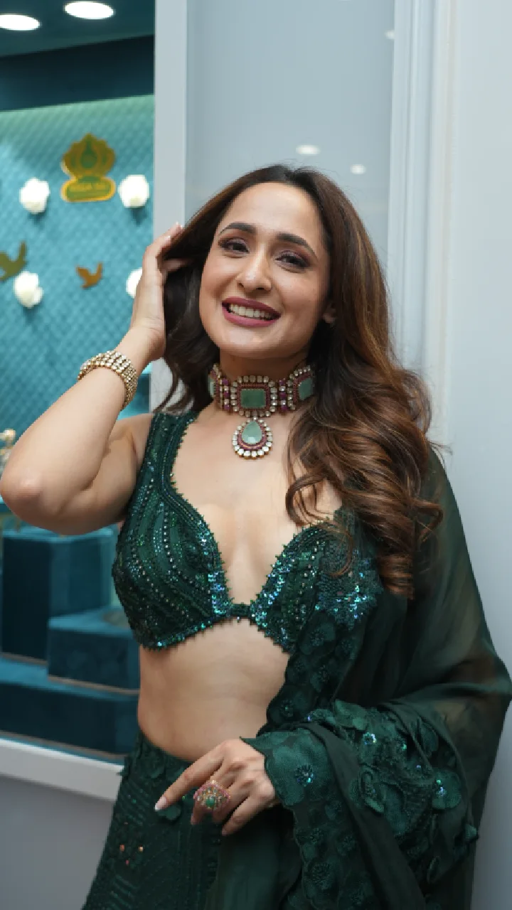 Pragya Jaiswal photos at gold shop opening