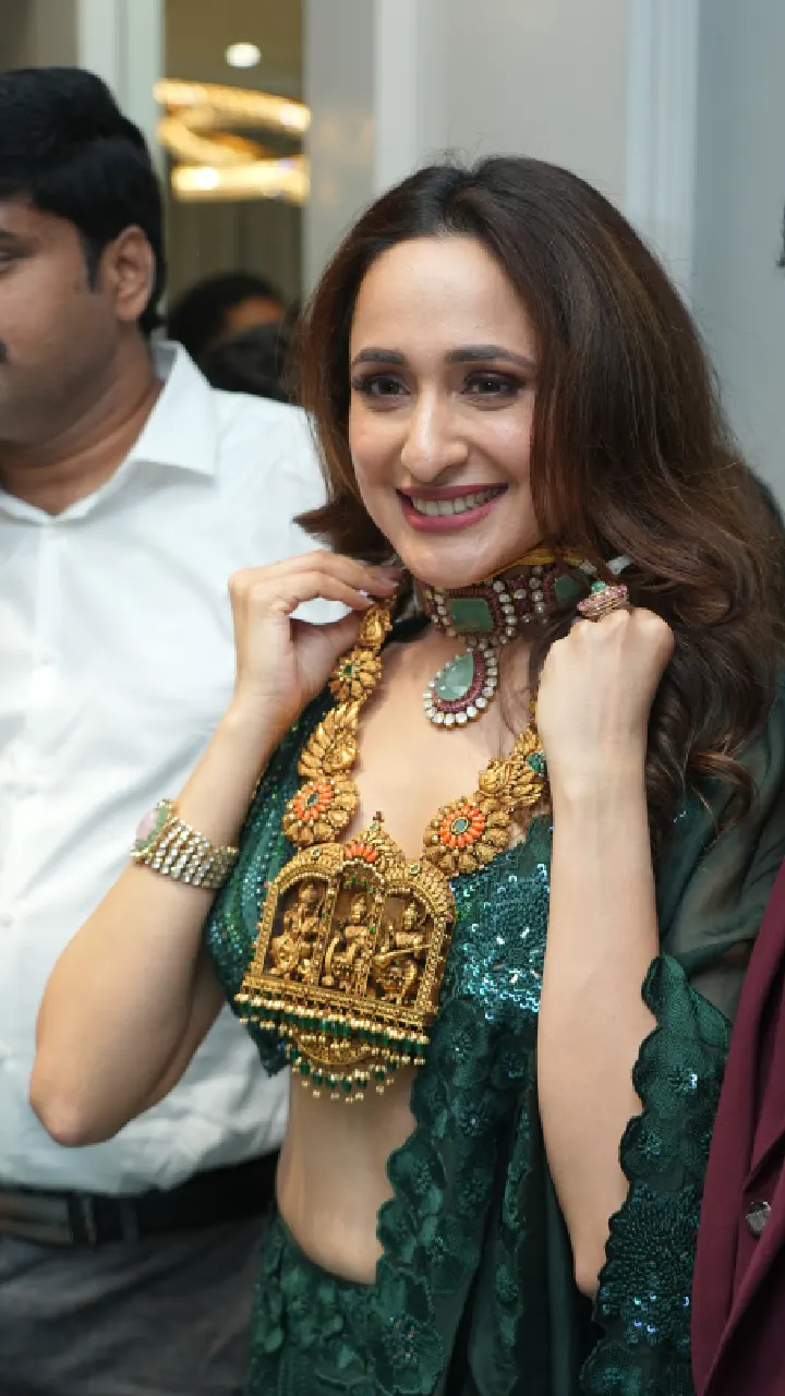 Pragya Jaiswal photos at gold shop opening