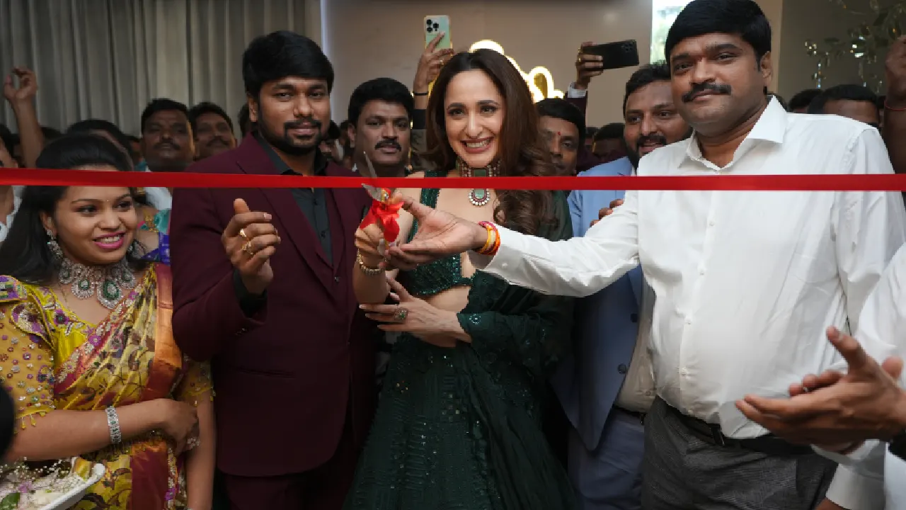 Pragya Jaiswal photos at gold shop opening