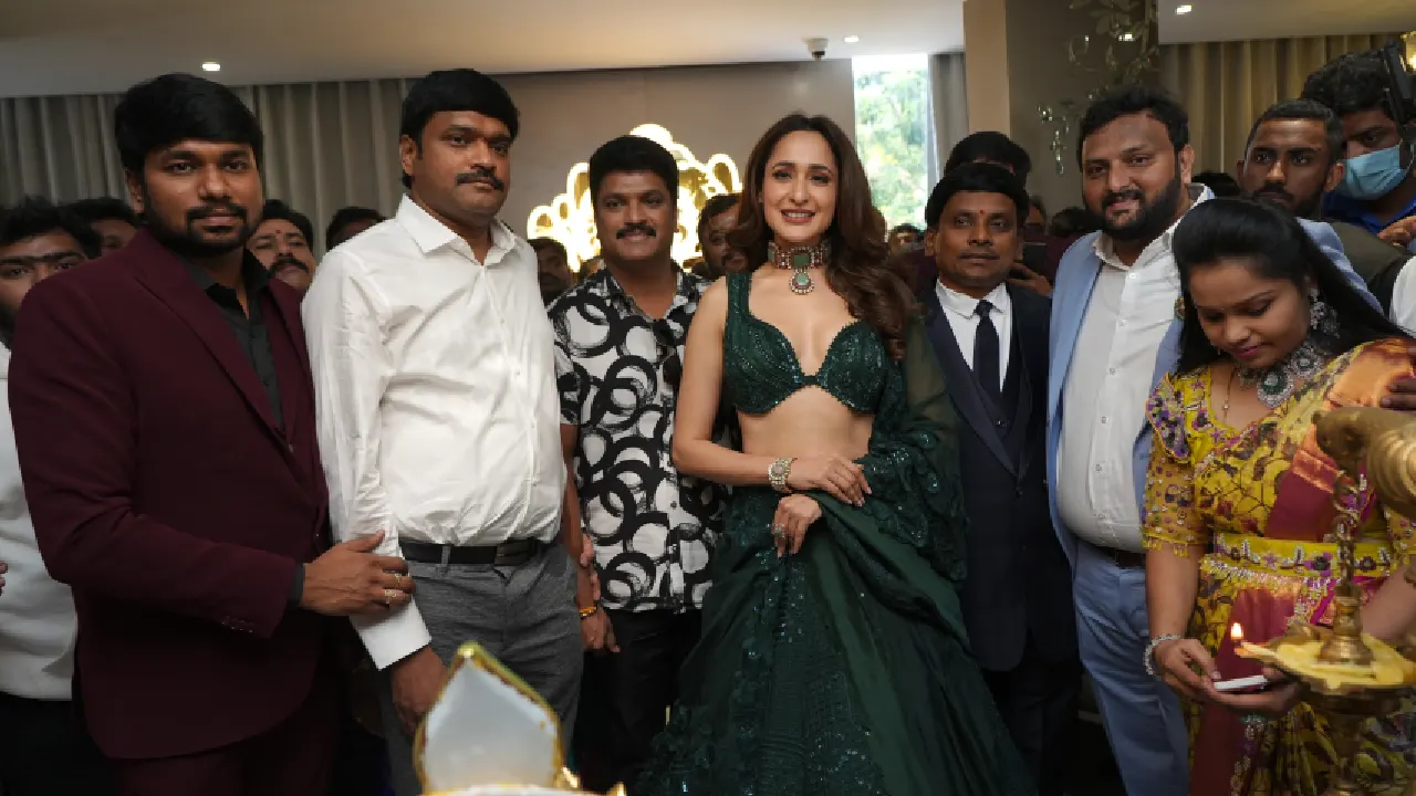 Pragya Jaiswal photos at gold shop opening