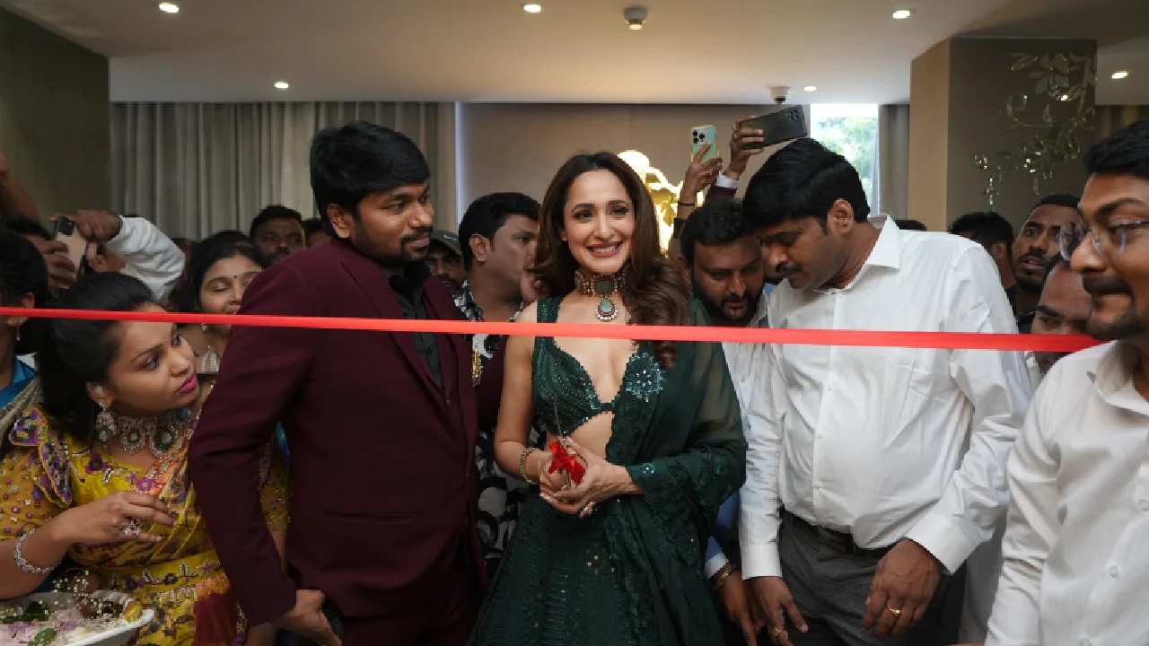 Pragya Jaiswal photos at gold shop opening