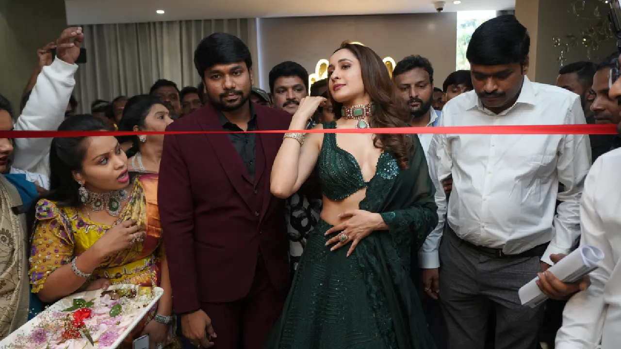 Pragya Jaiswal photos at gold shop opening