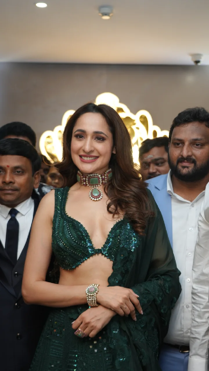 Pragya Jaiswal photos at gold shop opening