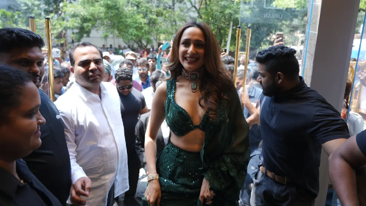 Pragya Jaiswal photos at gold shop opening