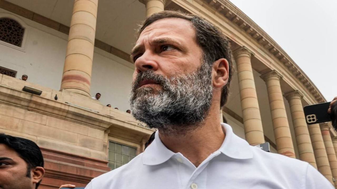 Rahul Gandhi : లోక్ సభ సభ్యత్వం రద్దు తర్వాత.. తొలిసారి పార్లమెంట్ లో ప్రత్యక్షమైన రాహుల్ గాంధీ