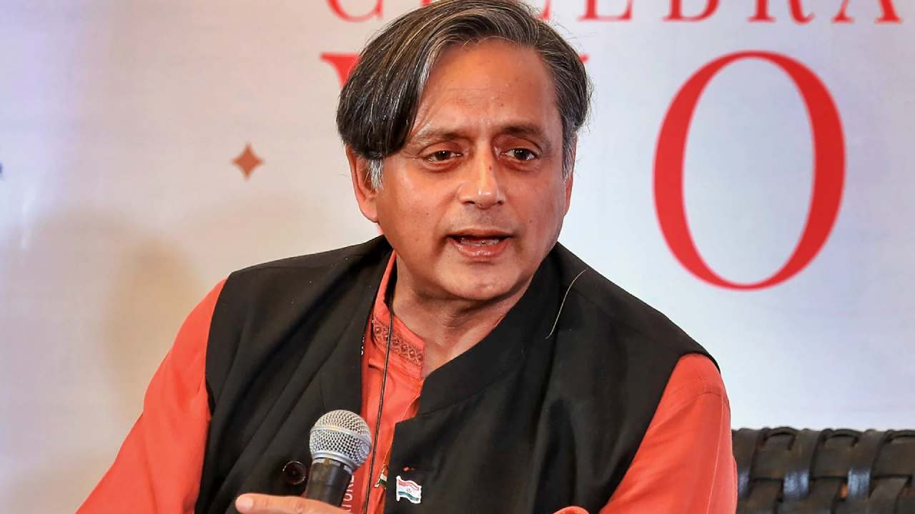 Shashi Tharoor: అందం, తెలివి గురించి యువతి అడిగిన ప్రశ్నకి శశి థరూర్ ఎపిక్ రిప్లై.. వైరల్ అవుతున్న వీడియో