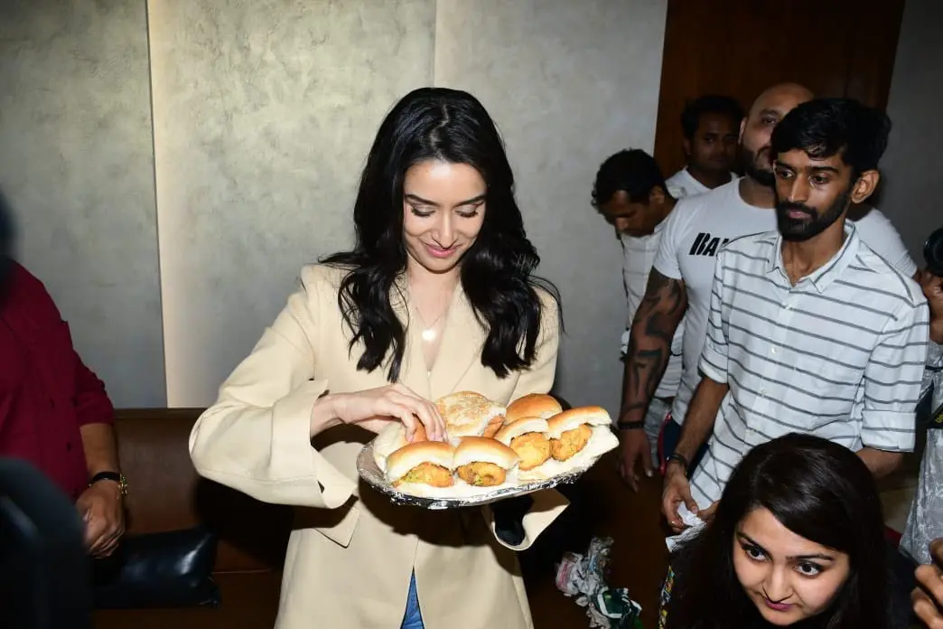 Shraddha Kapoor Birthday Celebrations with Fans